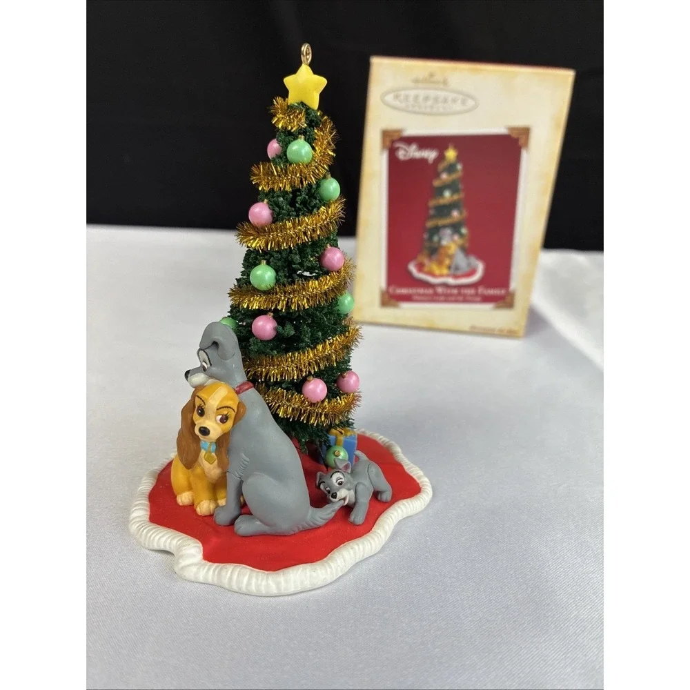 Hallmark 2005 Disney Lady & Tramp Christmas With The Family Keepsake QXD4235